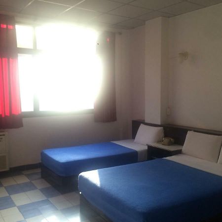 Thairungruang Hotel 素叻他尼 外观 照片