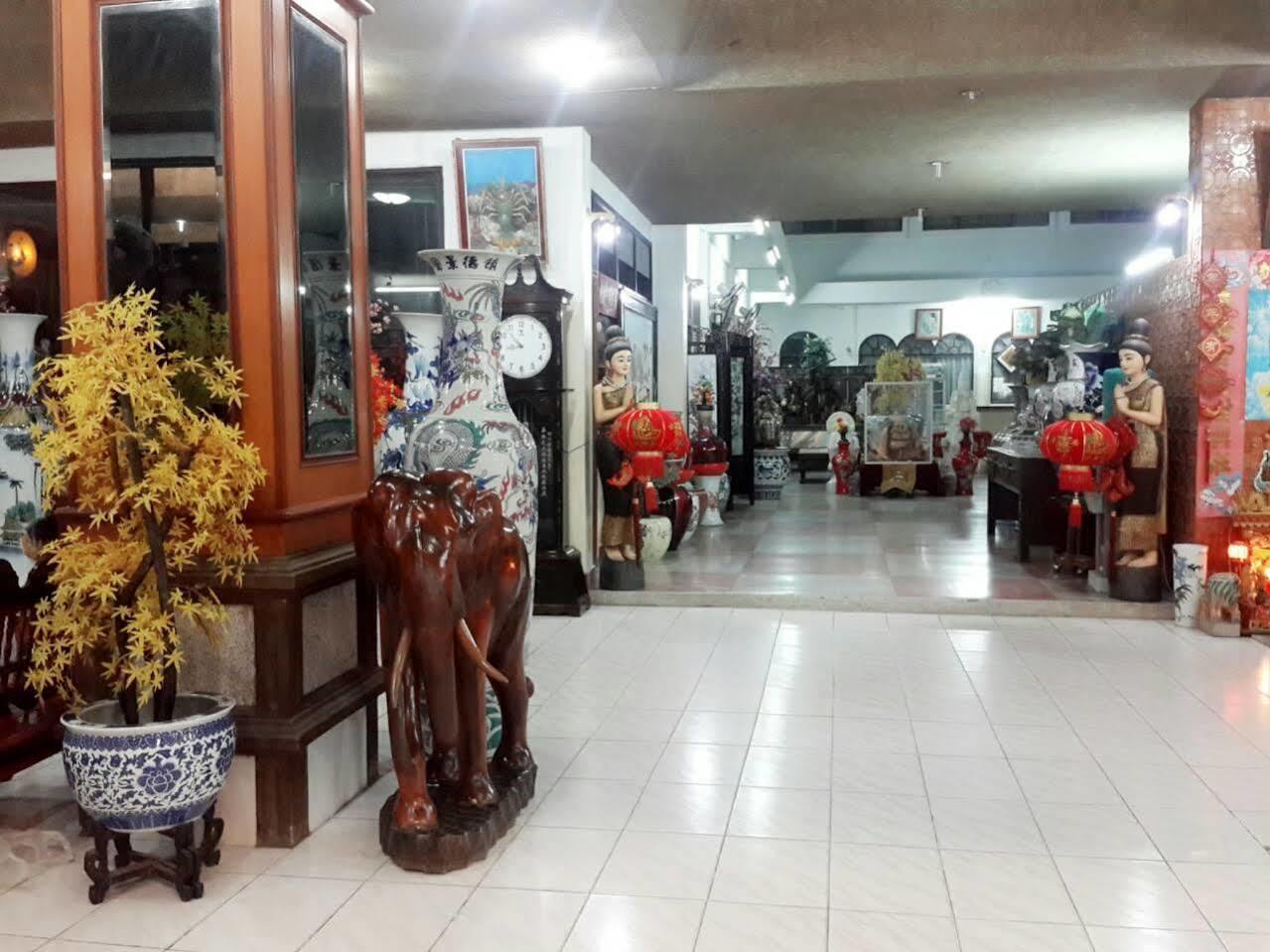 Thairungruang Hotel 素叻他尼 外观 照片
