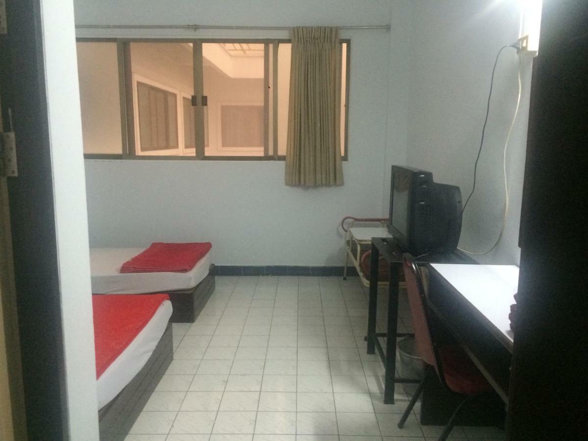 Thairungruang Hotel 素叻他尼 外观 照片