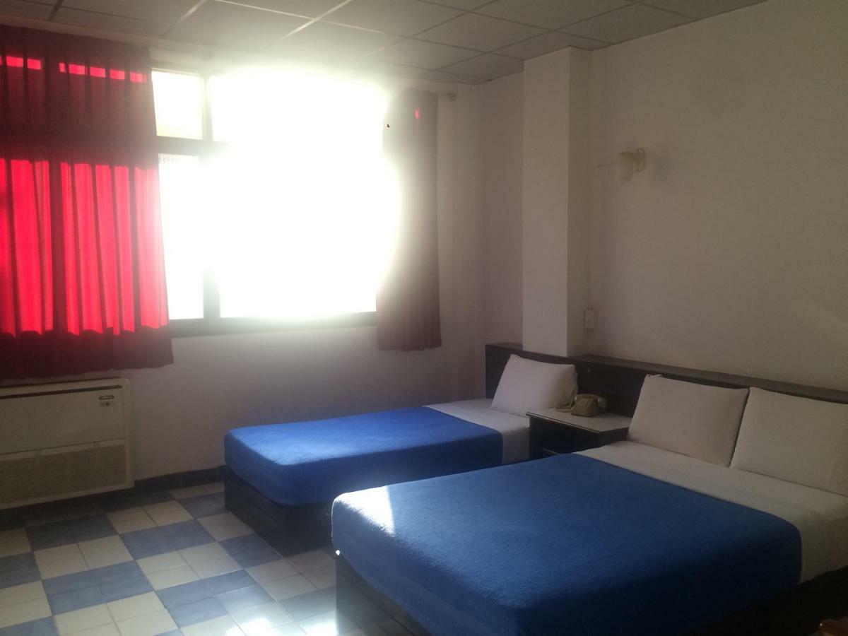 Thairungruang Hotel 素叻他尼 外观 照片