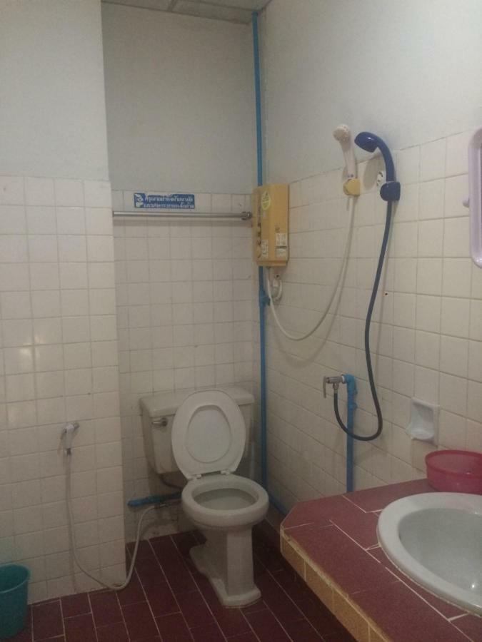 Thairungruang Hotel 素叻他尼 外观 照片