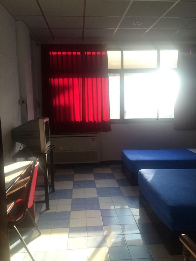 Thairungruang Hotel 素叻他尼 外观 照片