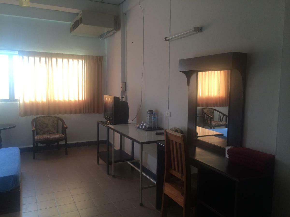 Thairungruang Hotel 素叻他尼 外观 照片