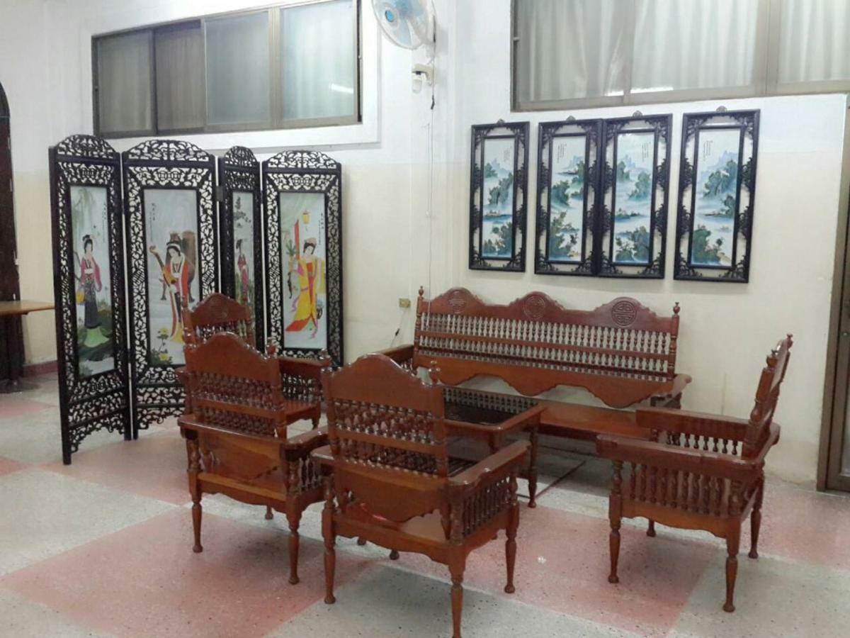 Thairungruang Hotel 素叻他尼 外观 照片