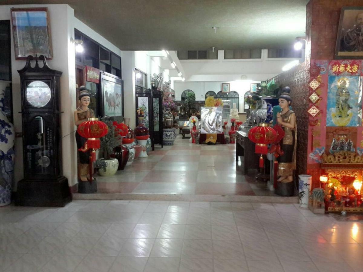 Thairungruang Hotel 素叻他尼 外观 照片