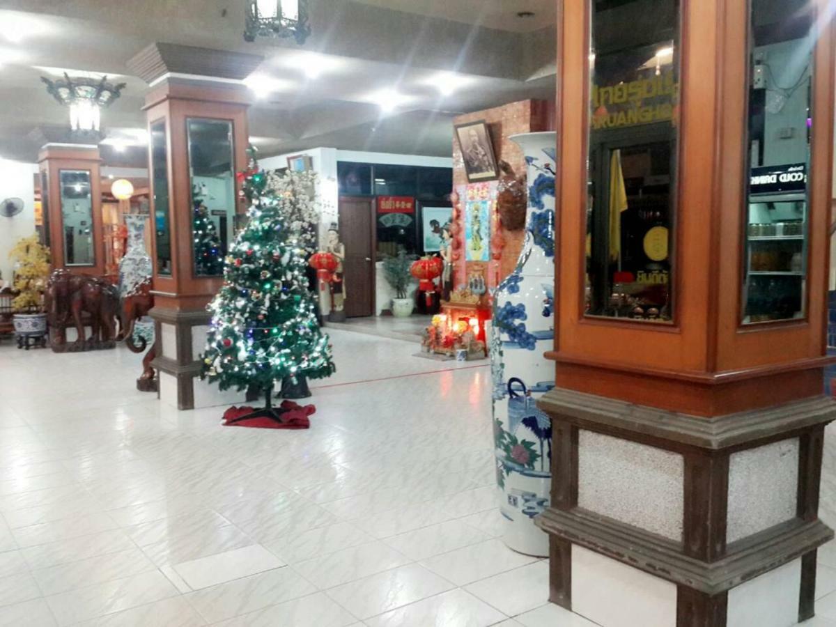 Thairungruang Hotel 素叻他尼 外观 照片