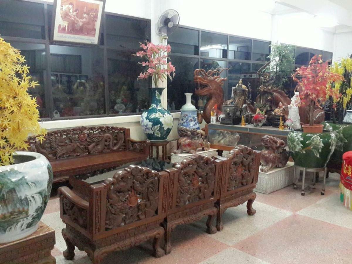 Thairungruang Hotel 素叻他尼 外观 照片